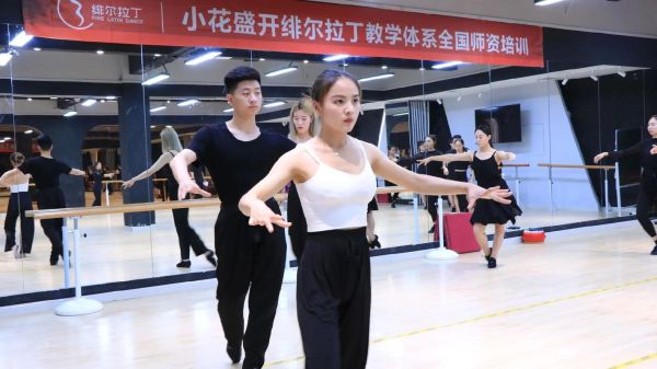 教师艺术培训哪家好_如何提升课堂创意