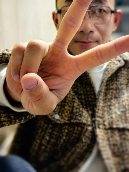 生活比个耶是什么意思_如何拍出耶手势氛围感大片