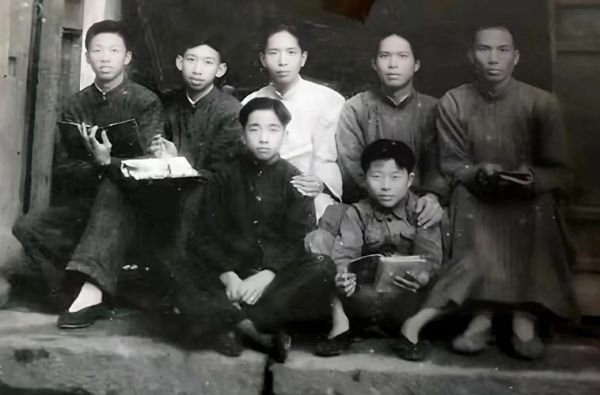 历史图片大全哪里找_如何辨别老照片年代