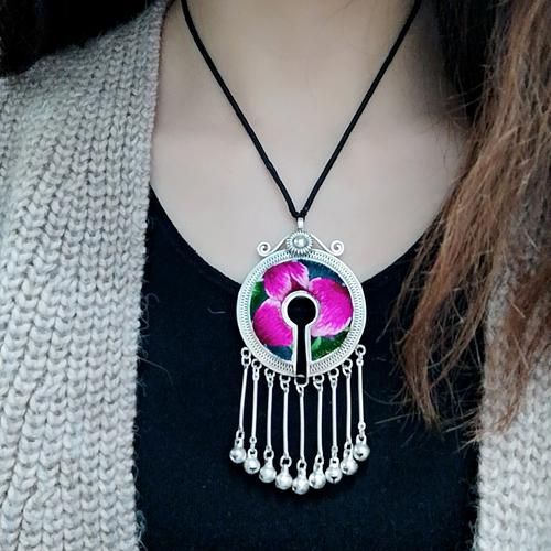 苗族银饰为什么如此精美_苗族刺绣图案有哪些寓意