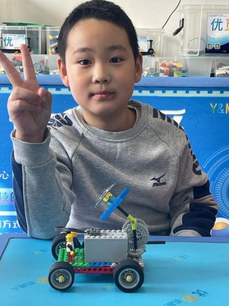 兰海孩子玩科技产品_如何平衡学习与兴趣