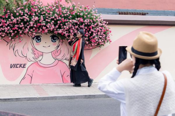 打卡艺术墙怎么拍_网红艺术墙拍照技巧