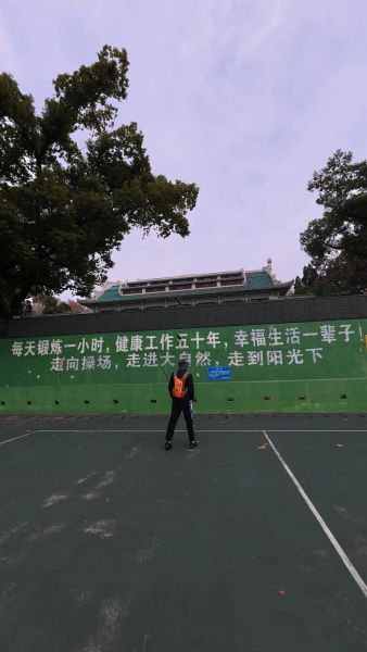 大学生活操场怎么拍_大学生活操场文案怎么写