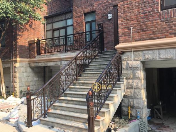 楼梯艺术护栏多少钱_楼梯艺术护栏怎么选